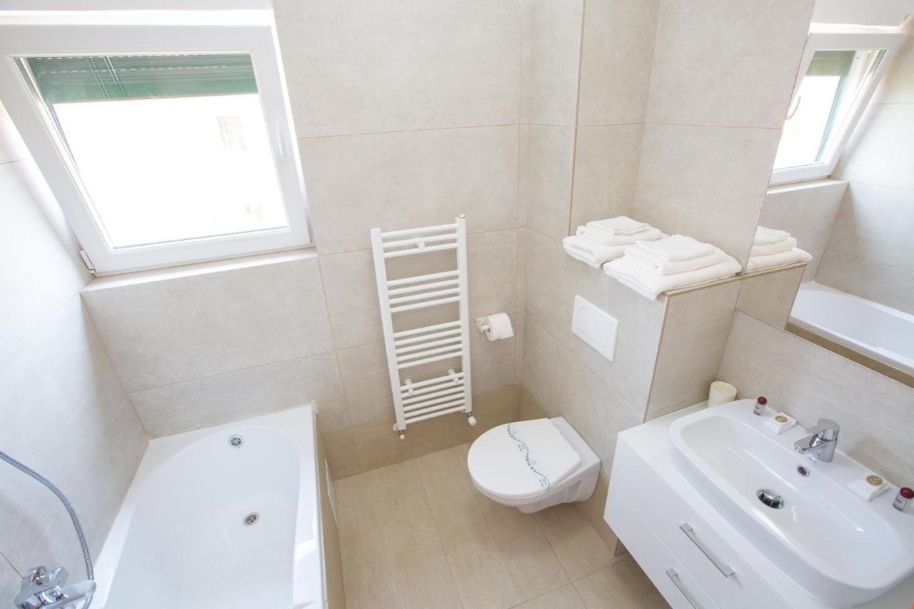 1Hotels Timisoara Bagian luar foto