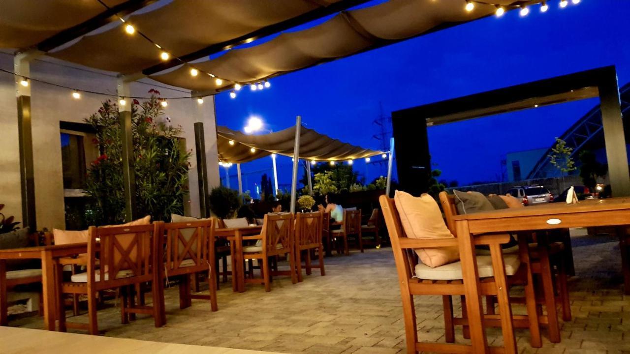 1Hotels Timisoara Bagian luar foto